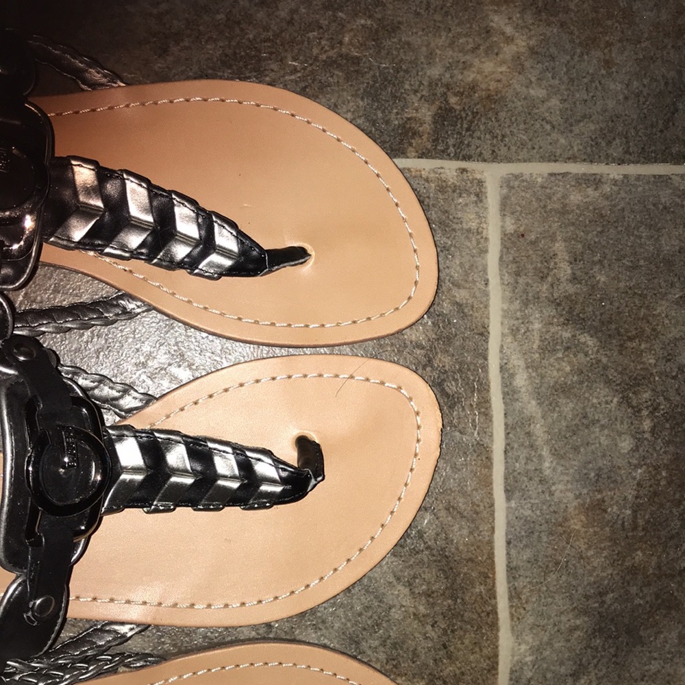 2 pair of Guess thong sandals 7 - Picture 3 of 4